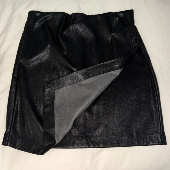 Aritzia Black Vegan Leather Skirt - Picture 2 of 8
